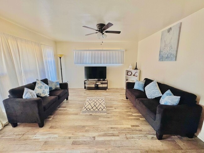 Photo - 2811 Dracena St