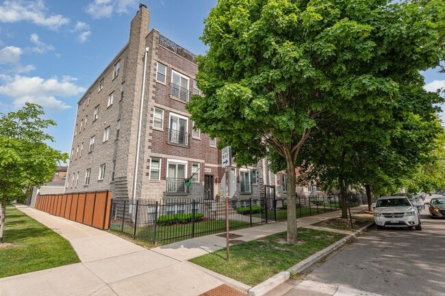 Bronzeville Beauty - Bronzeville Beauty Condo