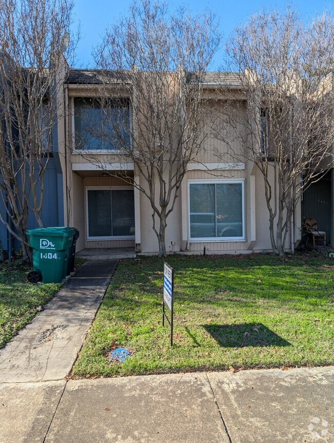 Building Photo - 1404 Sombre Vista Dr Rental