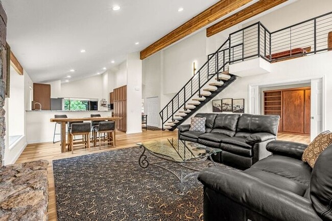 MOVE IN SPECIAL: $200 Off First Full Month... - MOVE IN SPECIAL: $200 Off First Full Month... House