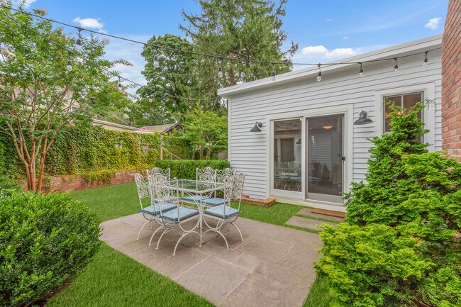 Photo - 209 Division St