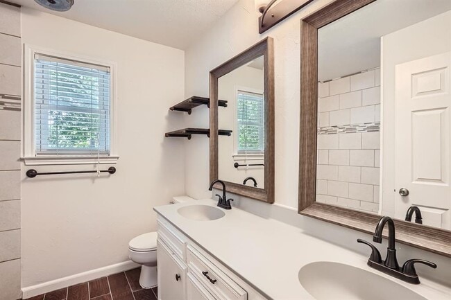 Photo - 1712 Hermitage Dr