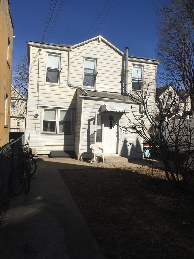Photo - 137 W 27th St Unidad 1 Rental