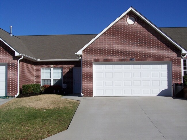 2 bed, 2 bath, 2 car garage ranch style to... - 2 bed, 2 bath, 2 car garage ranch style to... House
