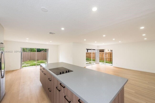 Building Photo - 13912 SW 103rd Ln