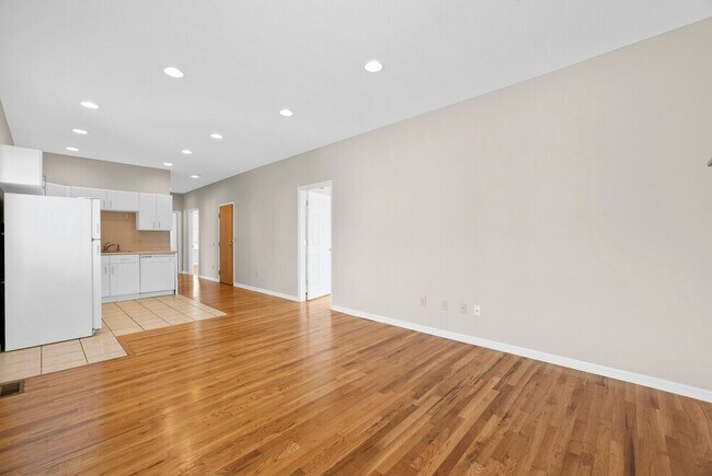 242 E 12th Ave