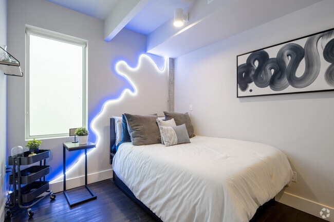 2BR, 2BA - 845SF