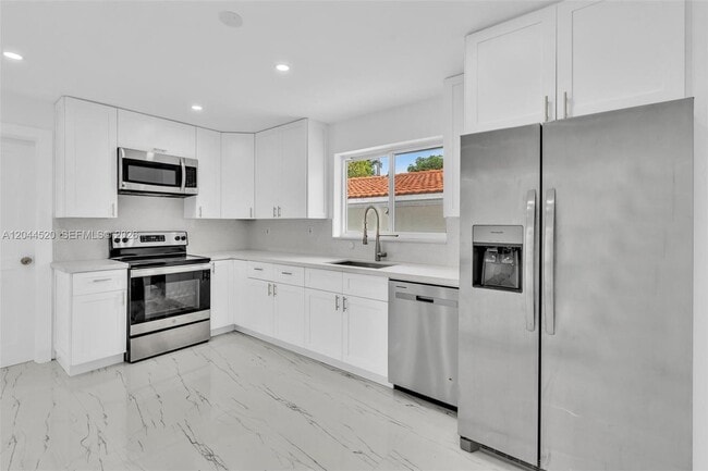 Photo - 8858 Harding Ave