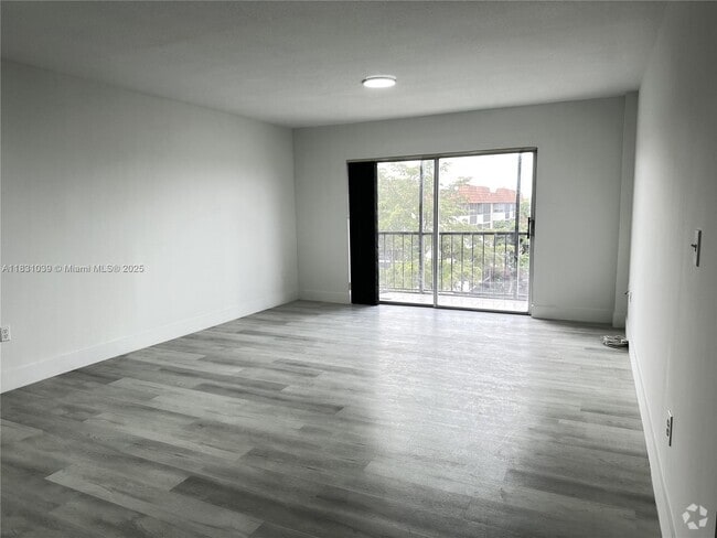 Building Photo - 4174 Inverrary Dr Unit 510 Rental