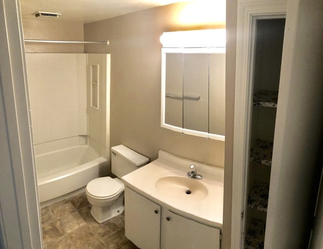 Interior Photo 2 - Walnut Woods