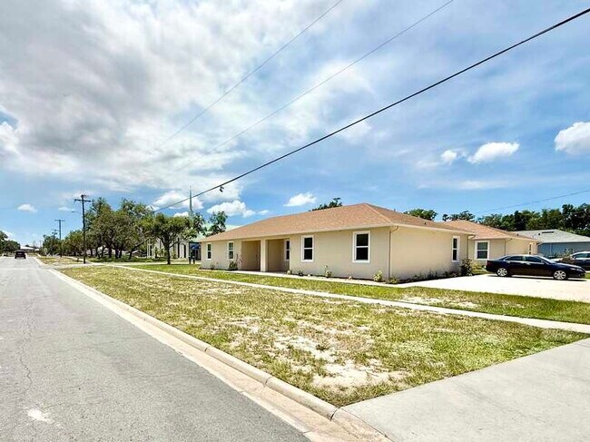 2 W Orange St