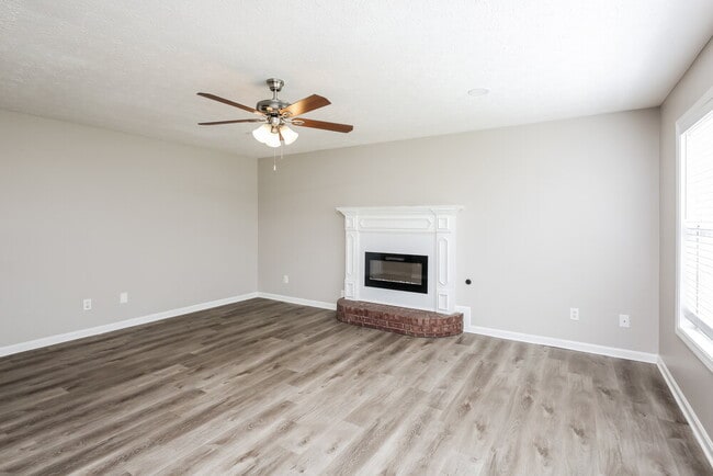 Photo - 785 Georgian Hills Dr