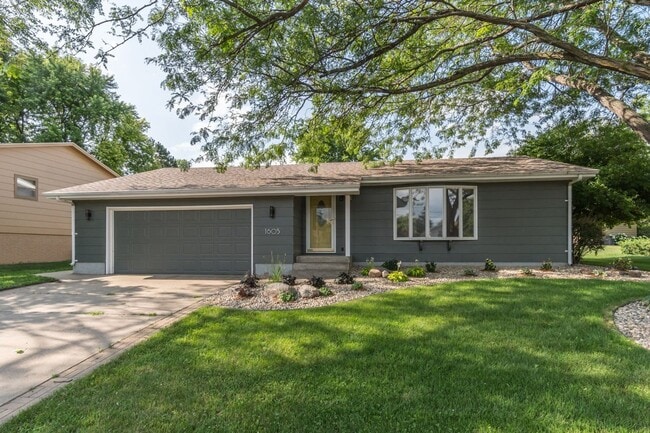 Photo - LARGE AND SPACIOUS, YET COZY AND QUAINT RANCH STYLE 4 BD, 3 BA HOUSE WITH DOUBLE ATTACHED GARAGE,...