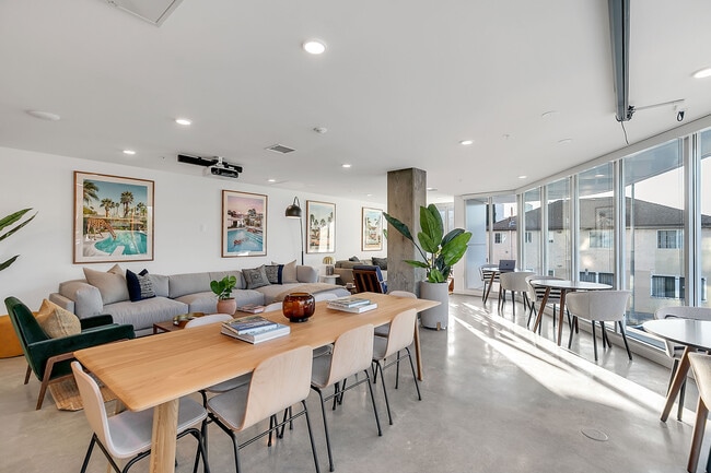 Photo - Solaire Oxford