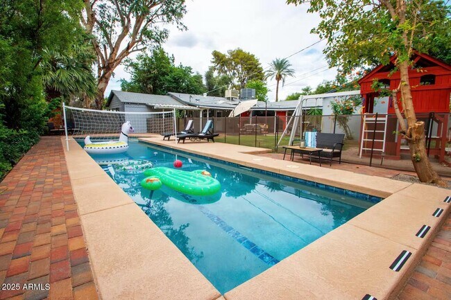 Photo - 2327 E Fairmount Ave