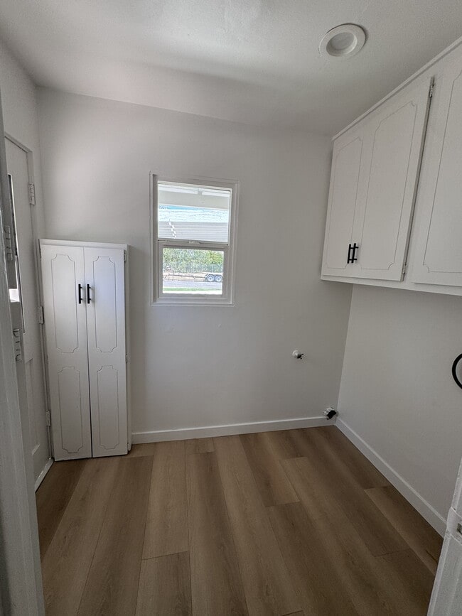 Photo - 17738 Lanark St
