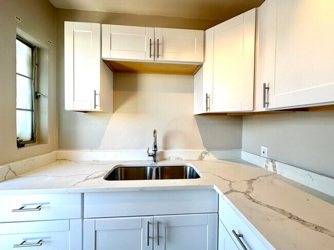 Photo - Newly Remodeled 1 Bedroom in Desired Locat...