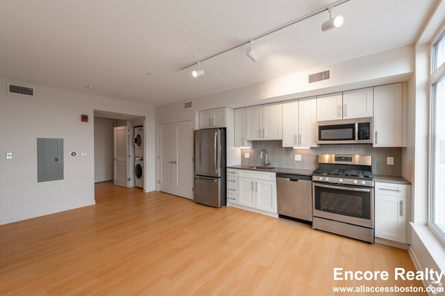 Building Photo - 77 New St Unit 123