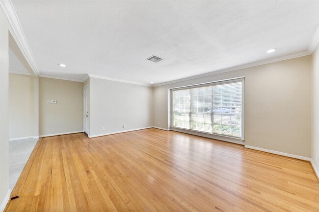 Photo - 5422 Schumacher Ln