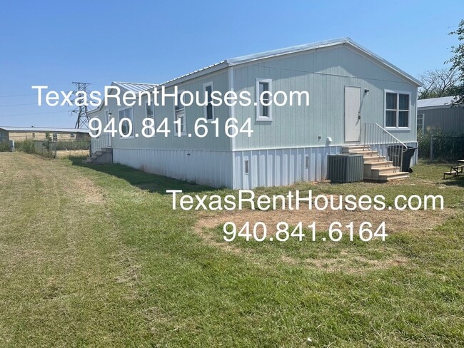 Building Photo - Massive home ready for rent near Legacy Hi...