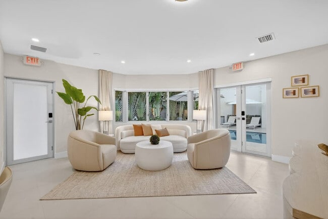 Photo - 8111 Harding Ave Unidad SI ID1497743P