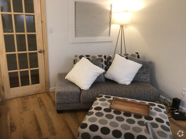 Building Photo - Cozy studio cottage avail. now! All utilit... Rental