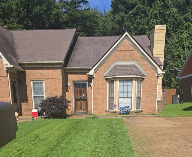 Building Photo - 4 Success in now offering this Spacious 2.... Rental