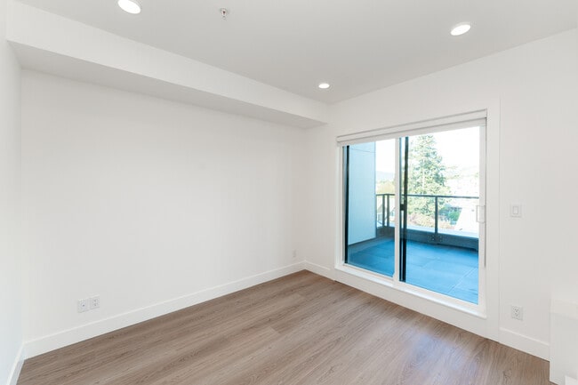 Photo - 809 Arncote Ave Unit 501