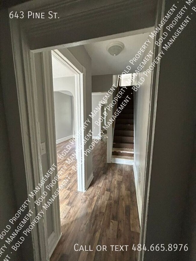 Photo - 643 Pine St