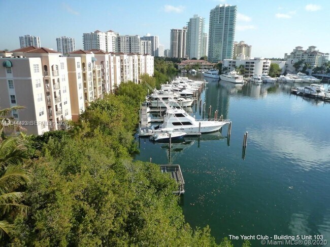 19501 E Country Club Dr Unit 104