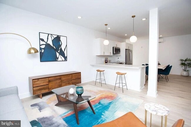 Building Photo - 1617 Eastern Ave Unit 201