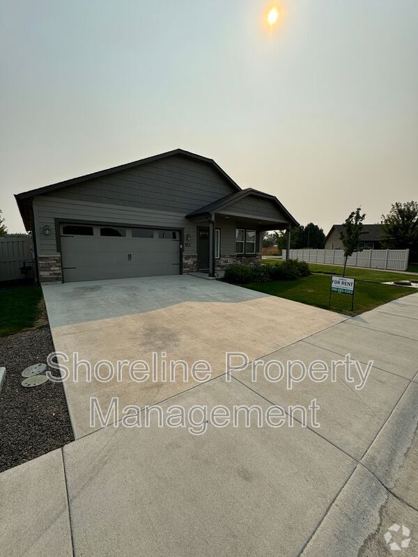 Building Photo - 511 Diamond Lake St Rental