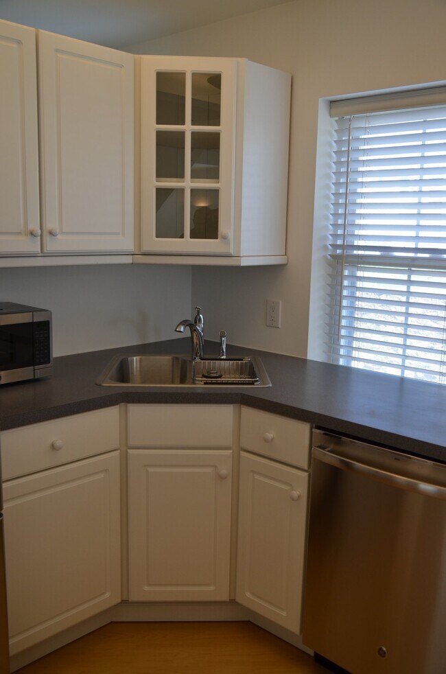 Photo - 18 Berrian Pl Unit B