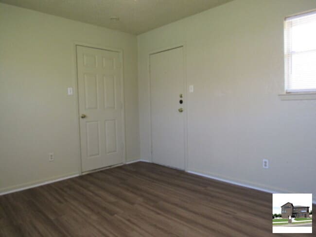 Photo - 804 Hackberry St