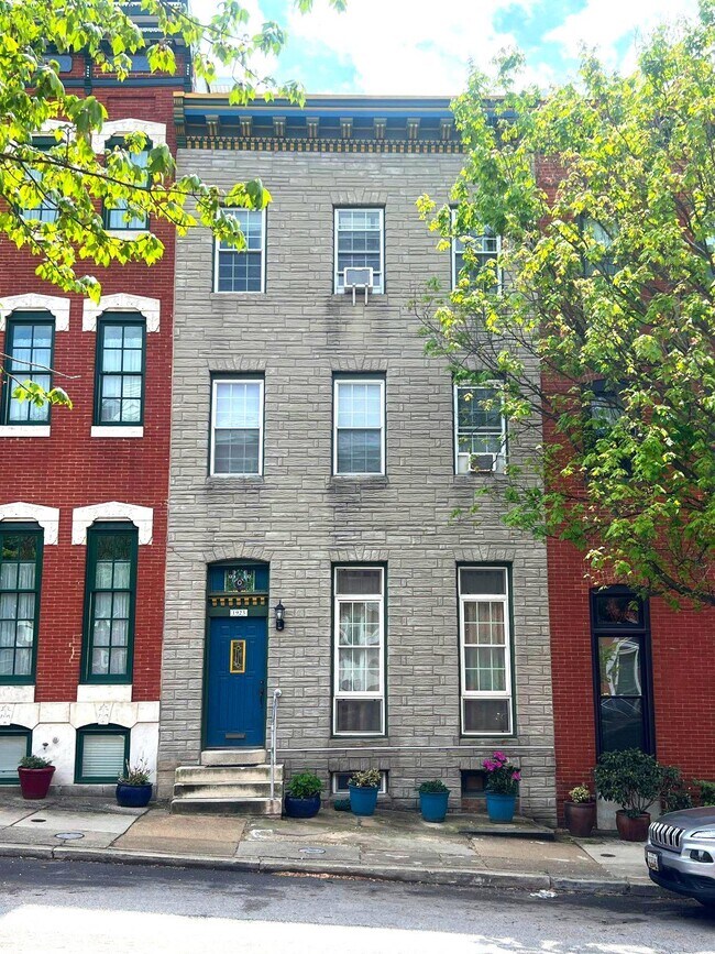 Building Photo - 1923 E Pratt St Unit 2R