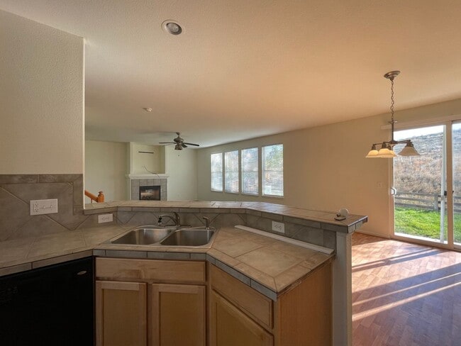 Photo - 3Bed 3Bath Home In Erie Available July!