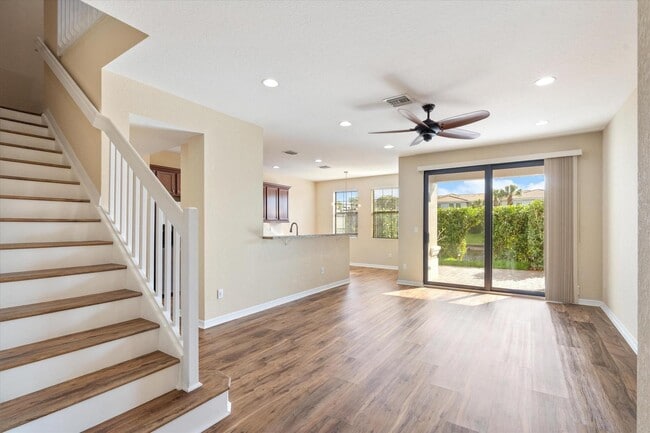 Photo - 119 Gramercy Square Dr