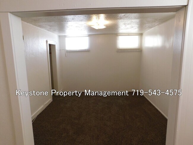 Photo - Move-In Special! $400 Off! -  Eastside Efficiency Apt in Triplex  $800/$800 Unit 1115 1/2