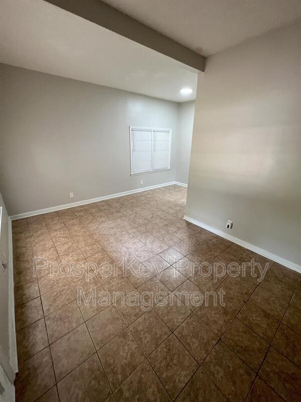 Photo - 905 Wright Dr