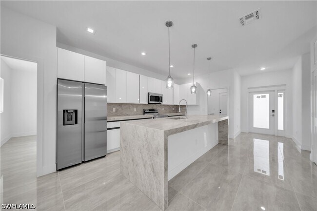 Photo - 828 Genoa Ave S