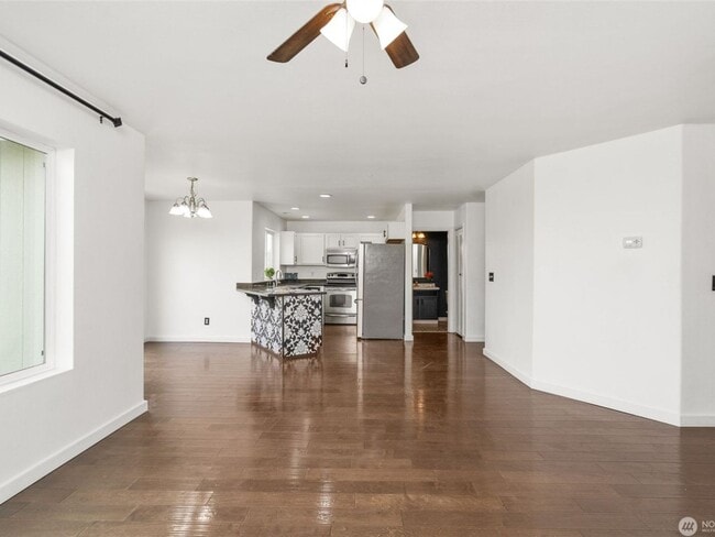 Photo - 16602 Greenleaf Ave SE