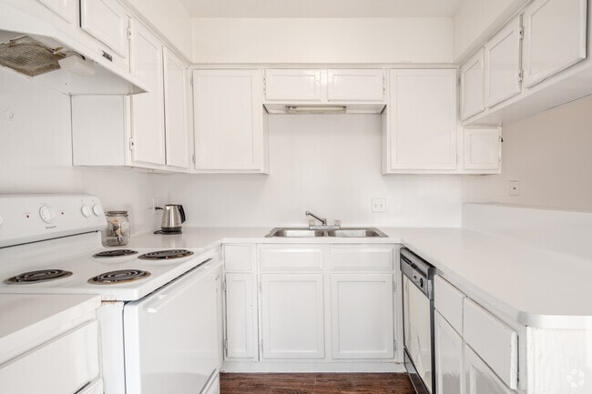 Building Photo - Oak Hollow Rental