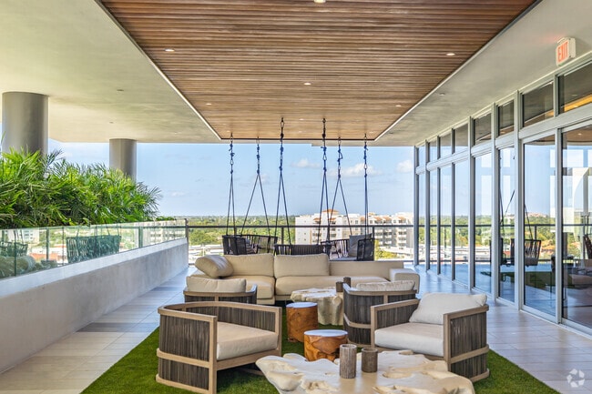 Covered Terrace & Lounge - Crest at Pinecrest