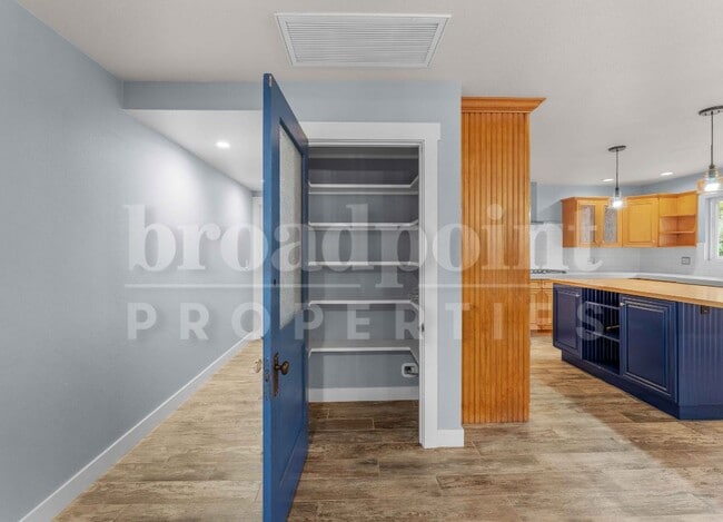 Photo - 2113 Sleepy Hollow Rd