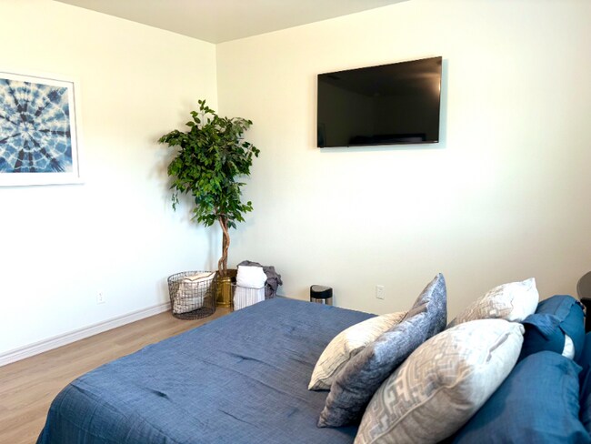 Photo - 324 S Saunders Ave