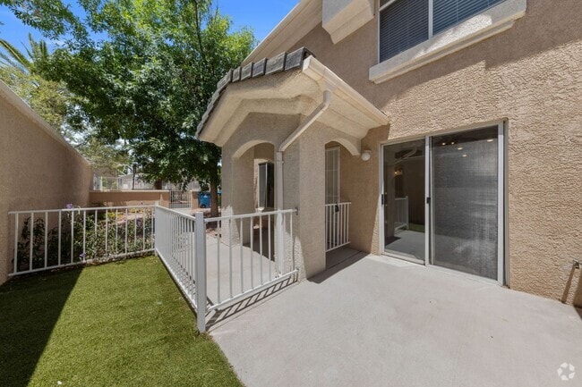 Building Photo - HENDERSON BEAUTIFUL 2-STORY TOWNHOME WITH ...