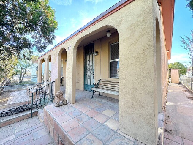 Photo - Central EL Paso(close to downtown) 1 bed/1 bath duplex. Water/Trash Service Included
