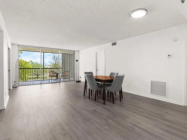 Building Photo - 5260 NW 2nd Ave Unit Boca East