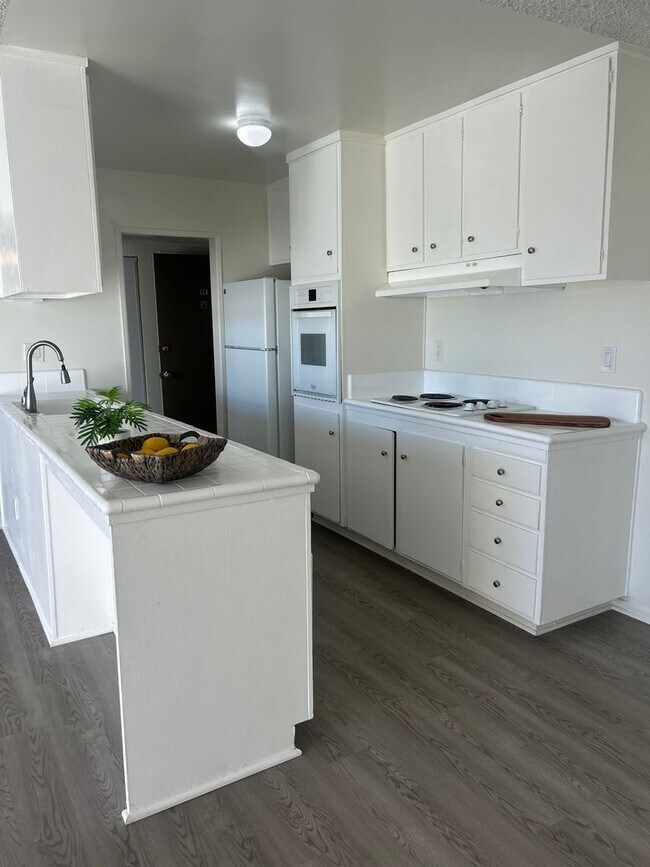 Photo - Bright 1 Bed / 1 Bath with Balcony & Pool – Central AC – Pet Friendly! Unidad 104