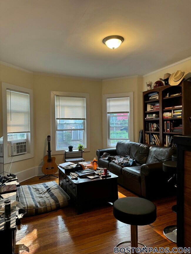 Photo - 132.5 Oxford St Unit 2
